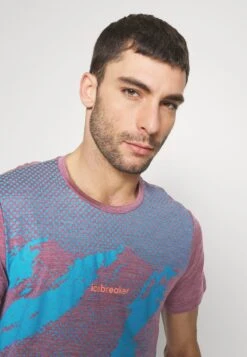 Icebreaker MEN SPHERE TEE TRAIL - T-Shirt Print - Go Berry -Deutschland Icebreaker Verkaufs-Shop d04b0696d5fe4dc1aa1309348e6fbc32