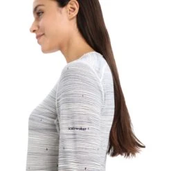 Icebreaker 200 Oasis Crewe Ski Tracks Langarmshirt Damen - Snow/Midnight Navy/AOP -Deutschland Icebreaker Verkaufs-Shop icebreaker womens 200 oasis crewe ski tracks long sleeve shirt snow midnight navy aop 4 1272009